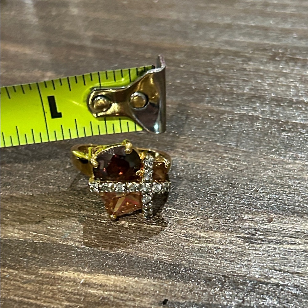 Elegant Gold and Brown Gemstone Ring - Picture 3 of 3
